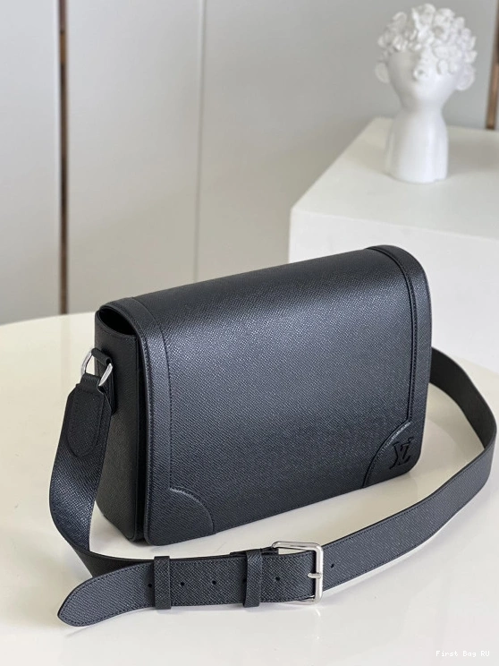 Firstbag MESSENGER VUITTON LOUIS FLAP NEW 0716